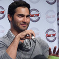 appearances2012-july_7th_mtvs_teen_wolf_qa_at_comiccon_france-1007.jpg